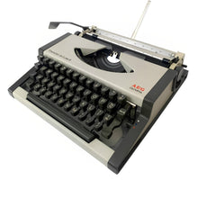 Load image into Gallery viewer, White Olympia Traveller de Luxe S Typewriter